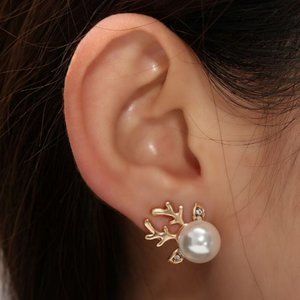 Pearl Deer Stud Earrings (Gold)